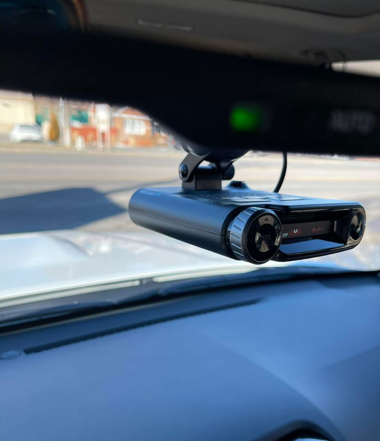 Vehicle electronics and radar detector installation by Sound Source